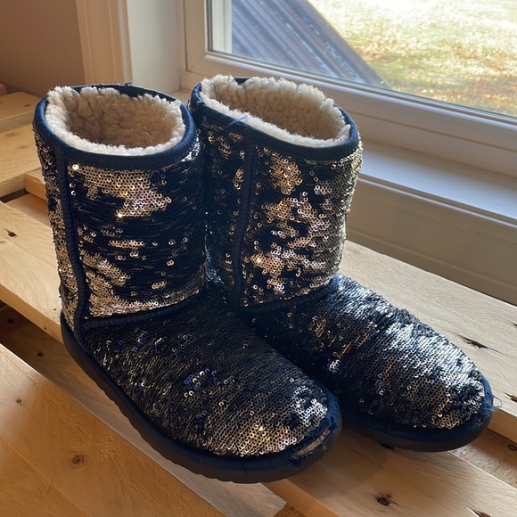 UGG BOOTS reversible sequin blue and silver! - Picture 2 of 4